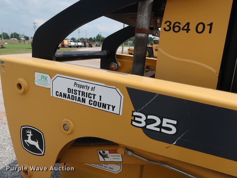 image for item DG3475 2008 John Deere 325 skid steer