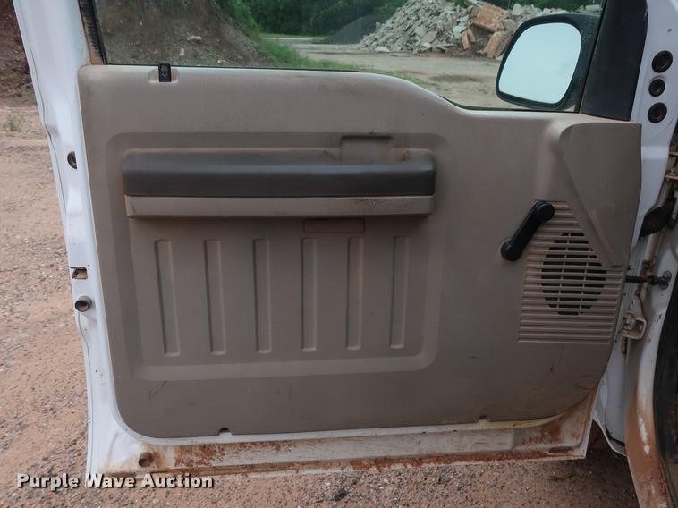 image for item DG3481 2008 Ford F250 Super Duty XL Crew Cab pickup truck