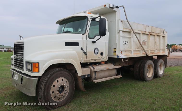 image for item DG3486 2007 Mack CHN613 dump truck