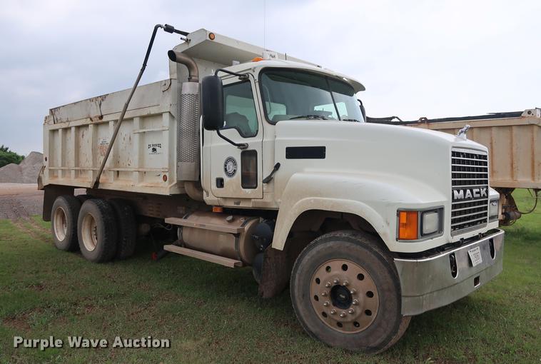 image for item DG3486 2007 Mack CHN613 dump truck