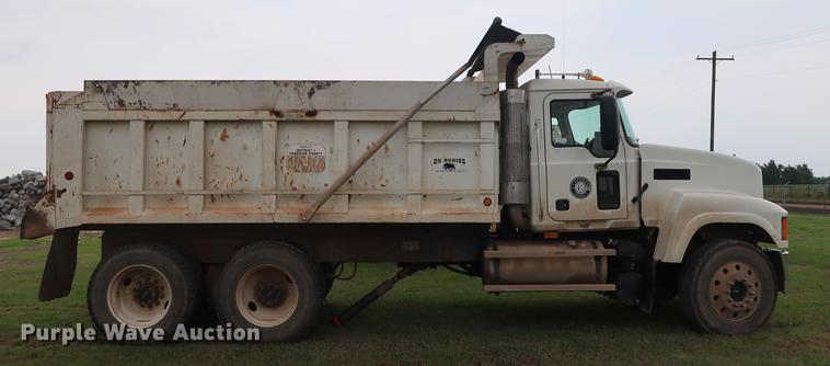 image for item DG3486 2007 Mack CHN613 dump truck