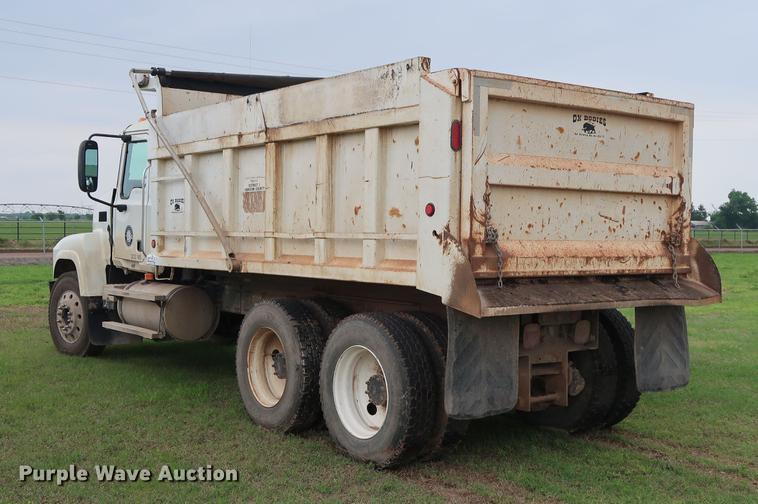 image for item DG3486 2007 Mack CHN613 dump truck