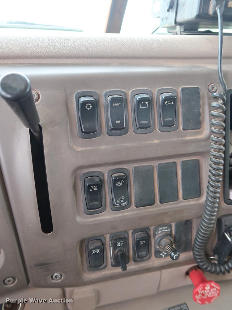 image for item DG3486 2007 Mack CHN613 dump truck