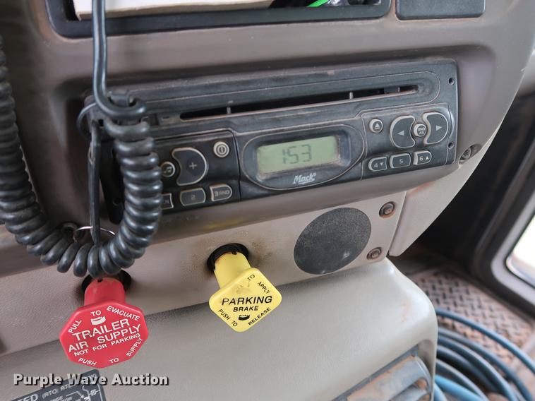 image for item DG3486 2007 Mack CHN613 dump truck