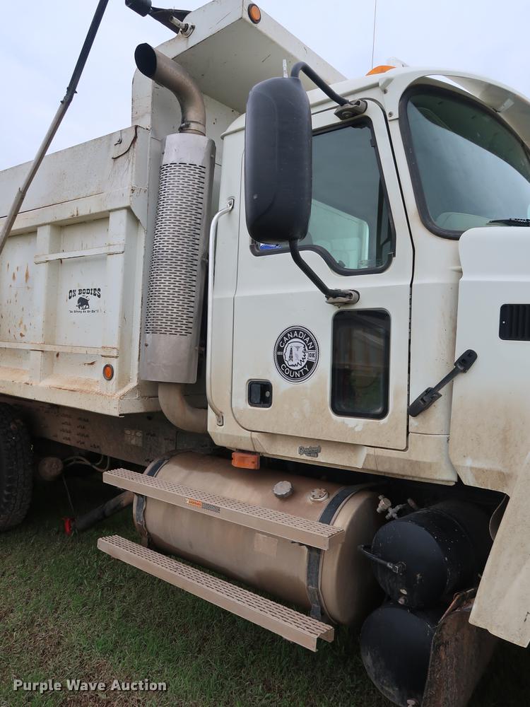 image for item DG3486 2007 Mack CHN613 dump truck