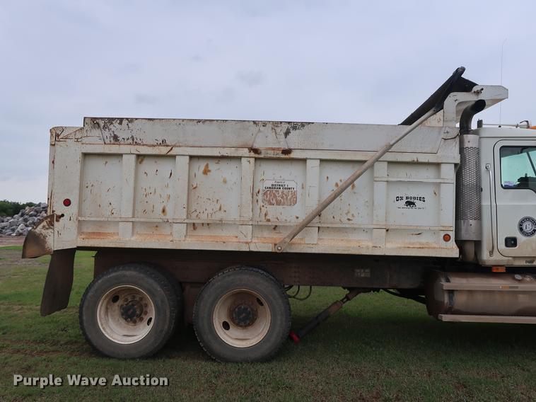 image for item DG3486 2007 Mack CHN613 dump truck