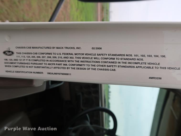 image for item DG3486 2007 Mack CHN613 dump truck