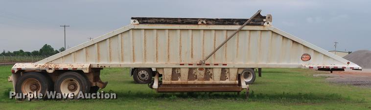 image for item DG3487 2009 CTS BDT-40 bottom dump trailer