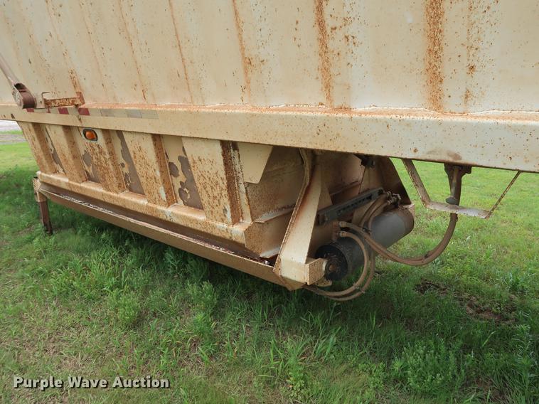 image for item DG3487 2009 CTS BDT-40 bottom dump trailer