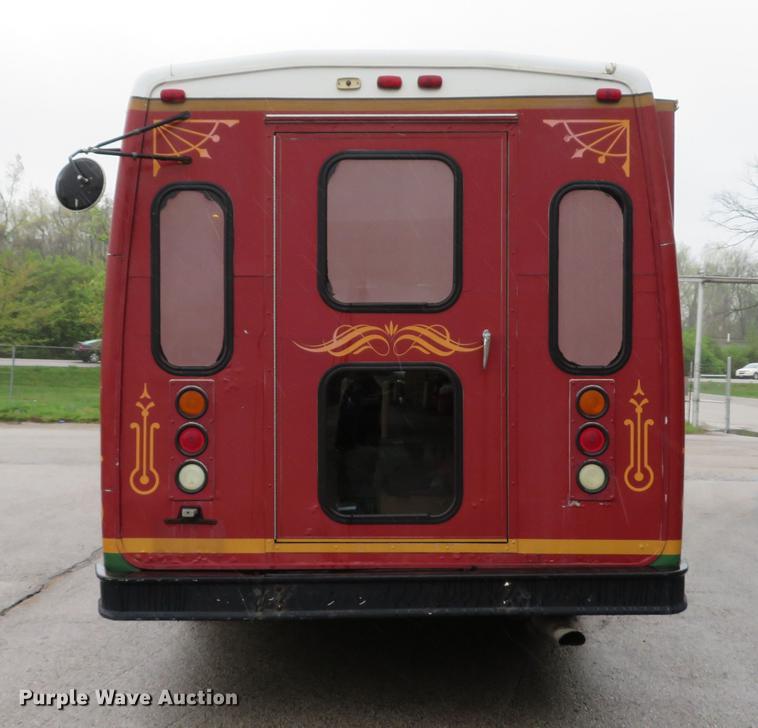 image for item DG3973 2003 Ford Econoline E450 Super Duty shuttle bus