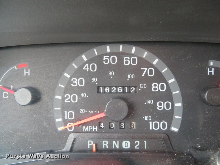 image for item DG3973 2003 Ford Econoline E450 Super Duty shuttle bus