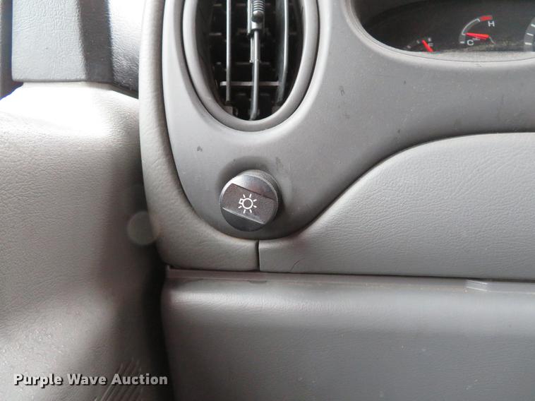 image for item DG3973 2003 Ford Econoline E450 Super Duty shuttle bus