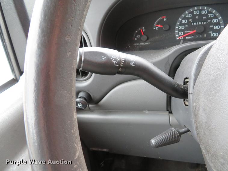 image for item DG3973 2003 Ford Econoline E450 Super Duty shuttle bus