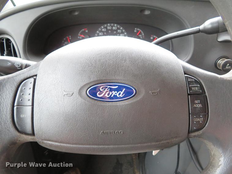 image for item DG3973 2003 Ford Econoline E450 Super Duty shuttle bus