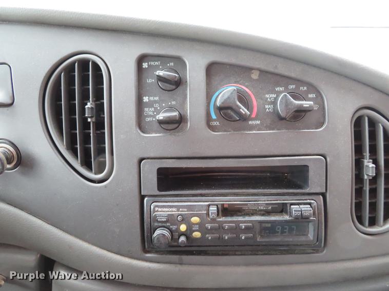 image for item DG3973 2003 Ford Econoline E450 Super Duty shuttle bus