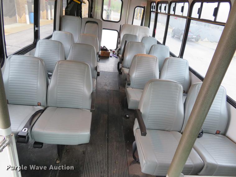 image for item DG3973 2003 Ford Econoline E450 Super Duty shuttle bus