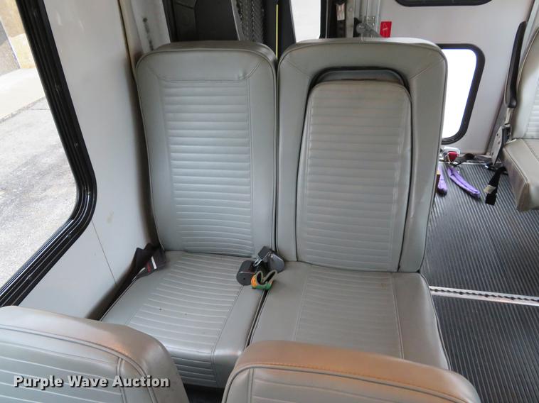 image for item DG3973 2003 Ford Econoline E450 Super Duty shuttle bus