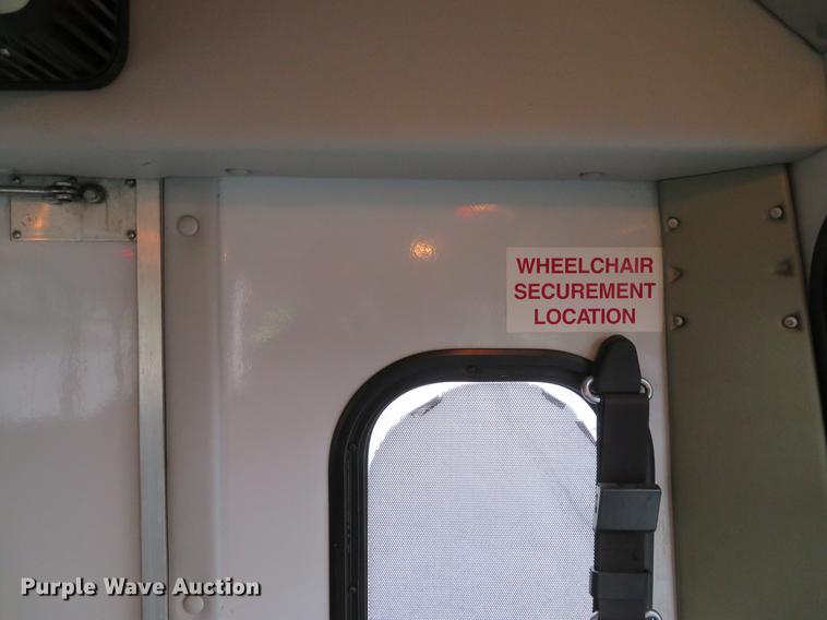 image for item DG3973 2003 Ford Econoline E450 Super Duty shuttle bus