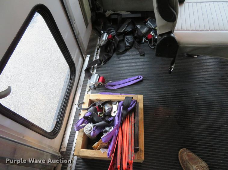 image for item DG3973 2003 Ford Econoline E450 Super Duty shuttle bus