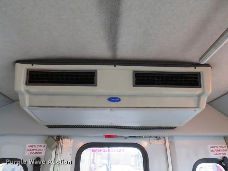 image for item DG3973 2003 Ford Econoline E450 Super Duty shuttle bus