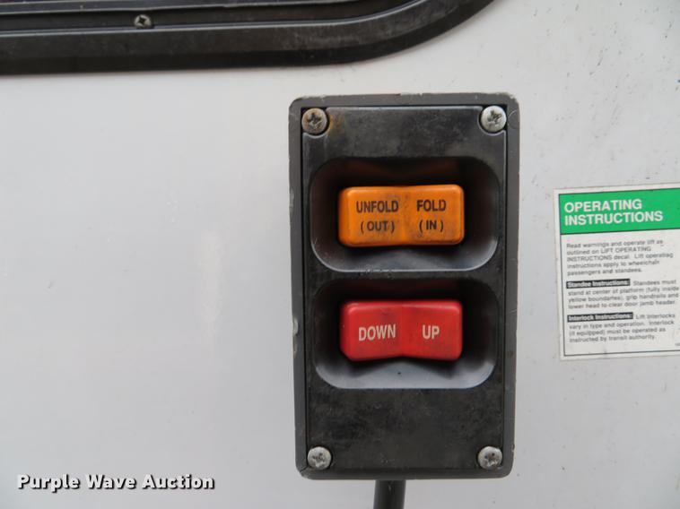 image for item DG3973 2003 Ford Econoline E450 Super Duty shuttle bus