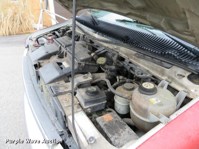 image for item DG3973 2003 Ford Econoline E450 Super Duty shuttle bus
