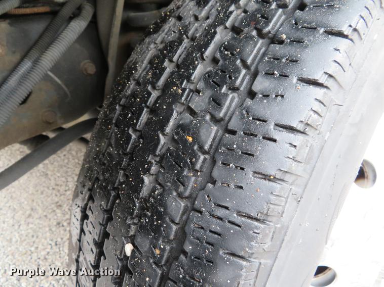 image for item DG3973 2003 Ford Econoline E450 Super Duty shuttle bus