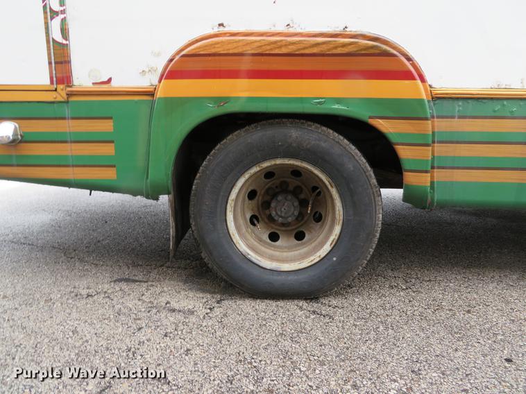 image for item DG3973 2003 Ford Econoline E450 Super Duty shuttle bus