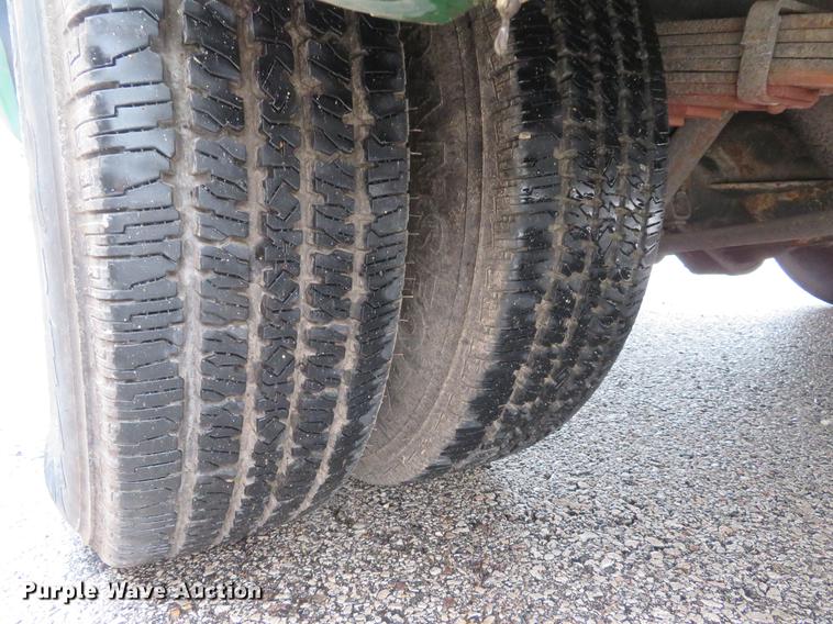 image for item DG3973 2003 Ford Econoline E450 Super Duty shuttle bus