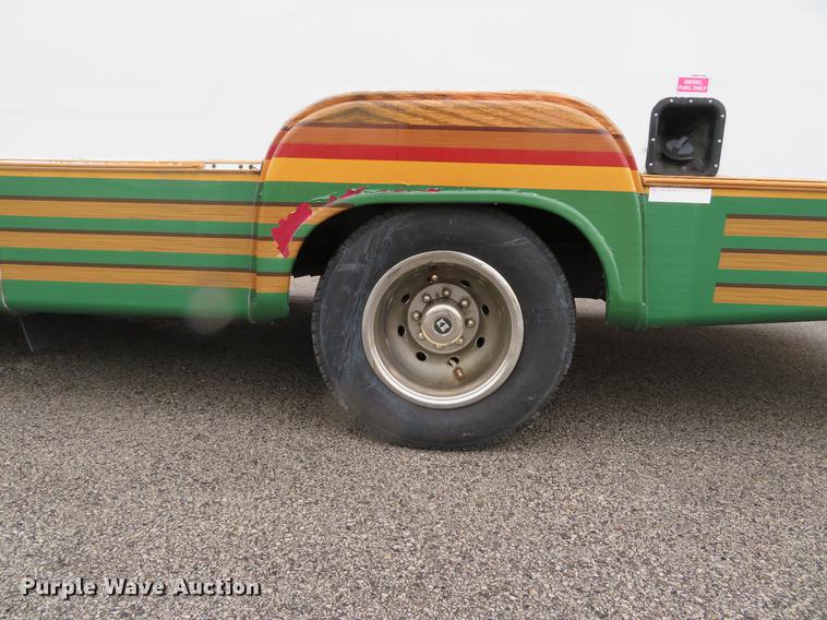 image for item DG3973 2003 Ford Econoline E450 Super Duty shuttle bus