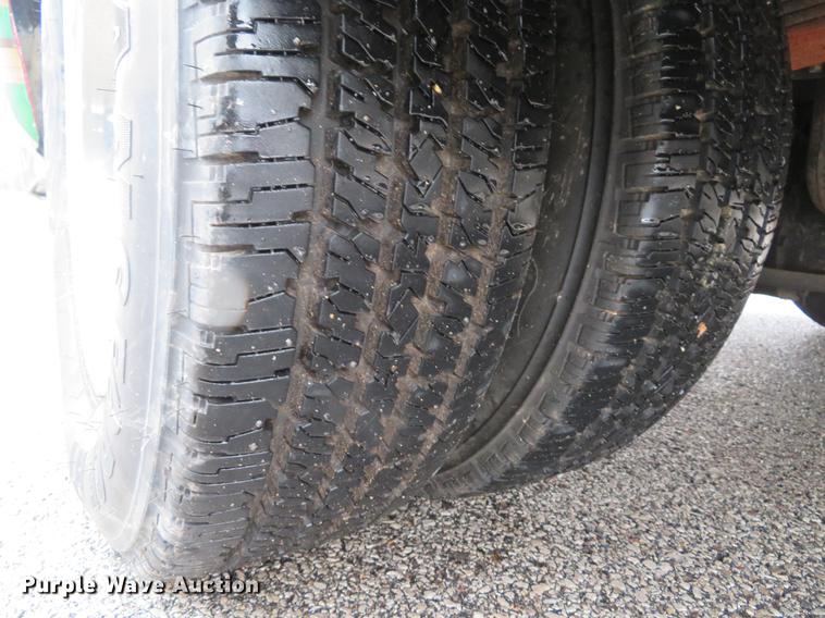 image for item DG3973 2003 Ford Econoline E450 Super Duty shuttle bus