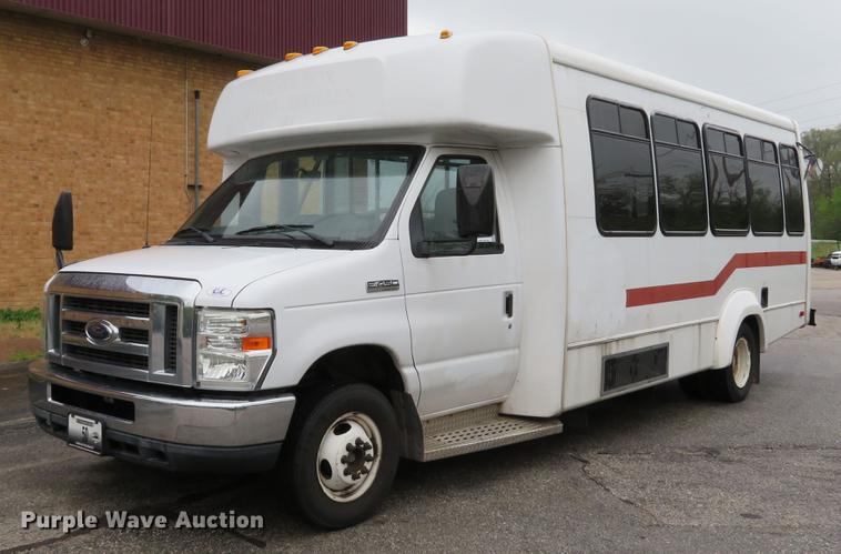 image for item DG3974 2010 Ford Econoline E450 Super Duty shuttle bus