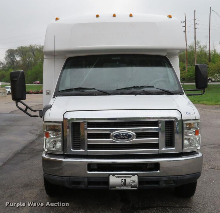 image for item DG3974 2010 Ford Econoline E450 Super Duty shuttle bus