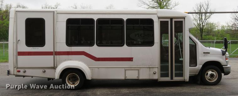 image for item DG3974 2010 Ford Econoline E450 Super Duty shuttle bus