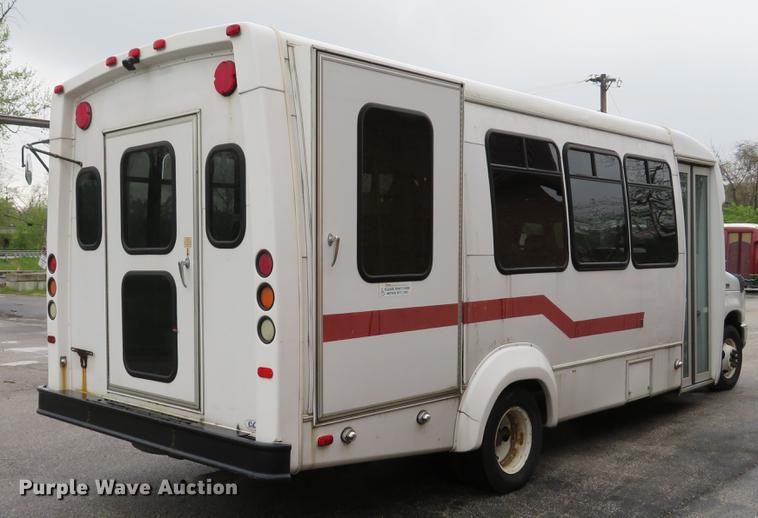 image for item DG3974 2010 Ford Econoline E450 Super Duty shuttle bus