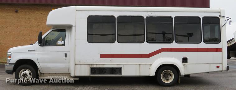 image for item DG3974 2010 Ford Econoline E450 Super Duty shuttle bus