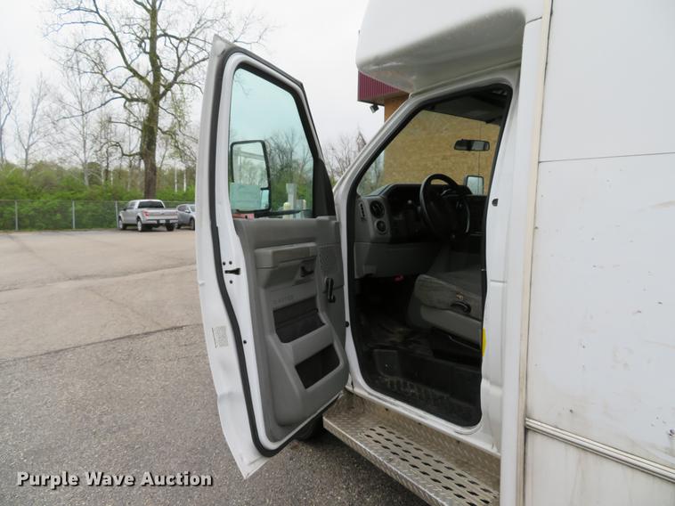 image for item DG3974 2010 Ford Econoline E450 Super Duty shuttle bus