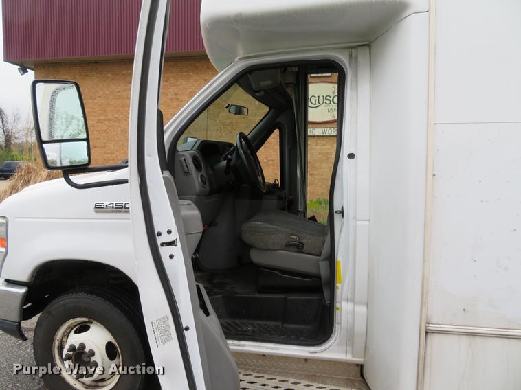 image for item DG3974 2010 Ford Econoline E450 Super Duty shuttle bus