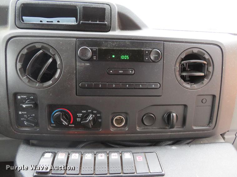 image for item DG3974 2010 Ford Econoline E450 Super Duty shuttle bus