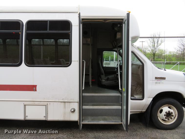 image for item DG3974 2010 Ford Econoline E450 Super Duty shuttle bus