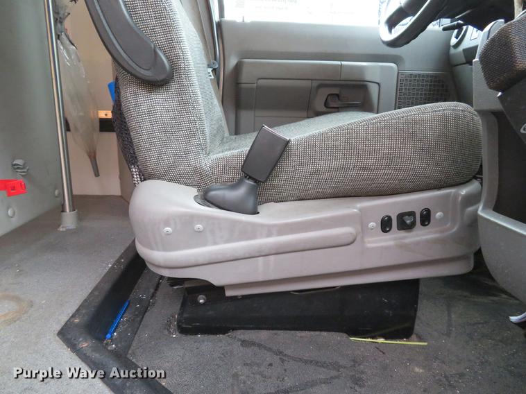 image for item DG3974 2010 Ford Econoline E450 Super Duty shuttle bus