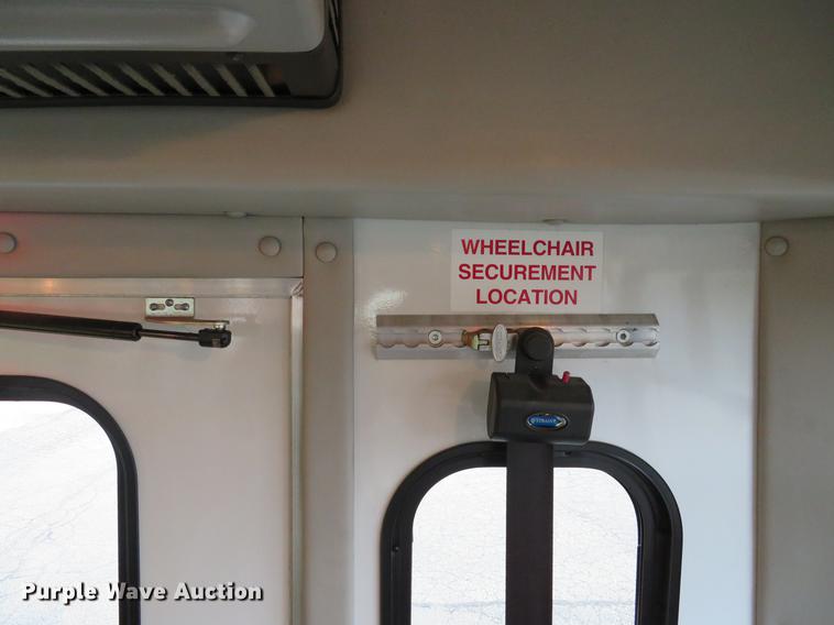 image for item DG3974 2010 Ford Econoline E450 Super Duty shuttle bus