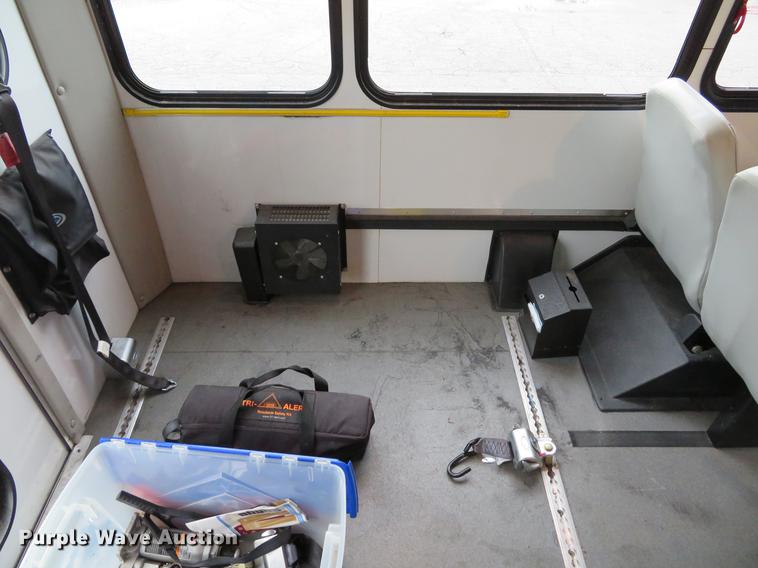 image for item DG3974 2010 Ford Econoline E450 Super Duty shuttle bus