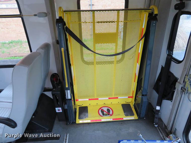 image for item DG3974 2010 Ford Econoline E450 Super Duty shuttle bus