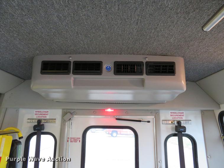 image for item DG3974 2010 Ford Econoline E450 Super Duty shuttle bus