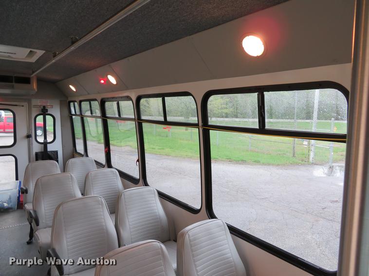 image for item DG3974 2010 Ford Econoline E450 Super Duty shuttle bus