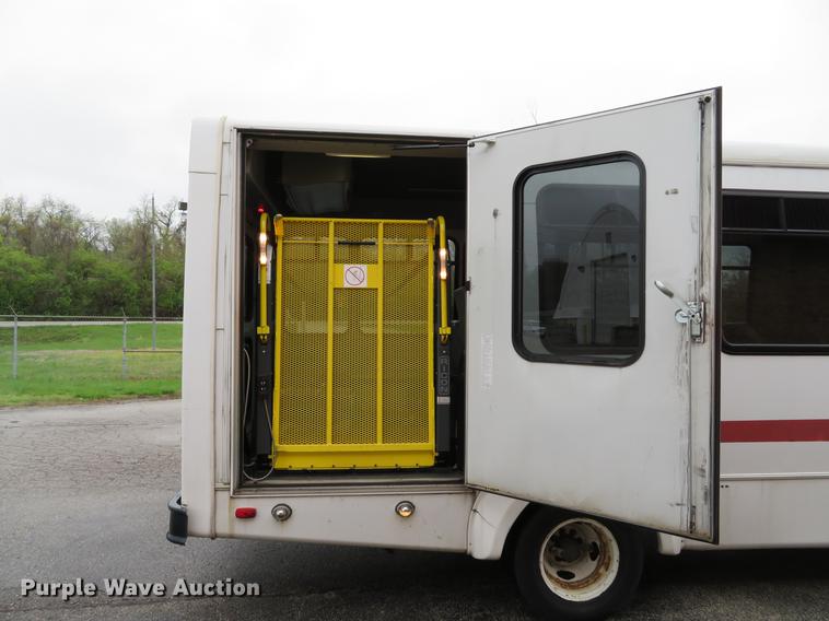 image for item DG3974 2010 Ford Econoline E450 Super Duty shuttle bus