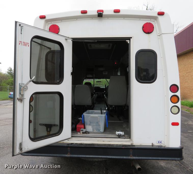 image for item DG3974 2010 Ford Econoline E450 Super Duty shuttle bus