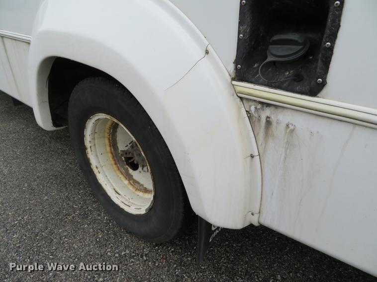 image for item DG3974 2010 Ford Econoline E450 Super Duty shuttle bus