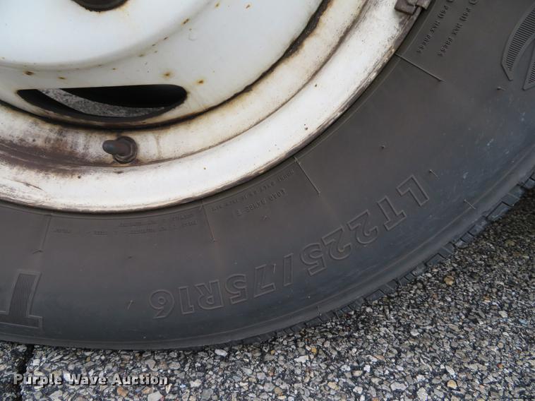 image for item DG3974 2010 Ford Econoline E450 Super Duty shuttle bus